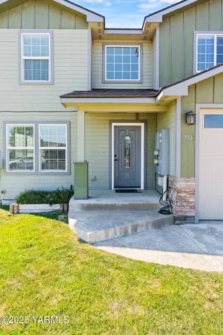 a view of a house with swimming pool