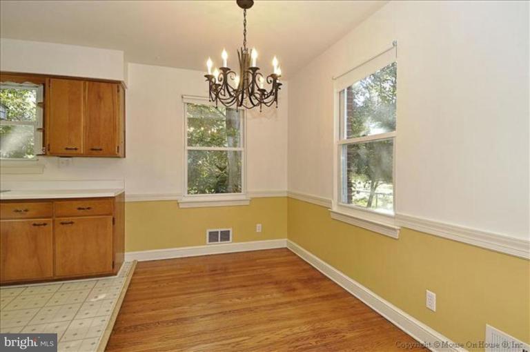 15115 Peach Orchard Road Silver Spring, MD 20905 - Photo 4 of 16 Dining Room