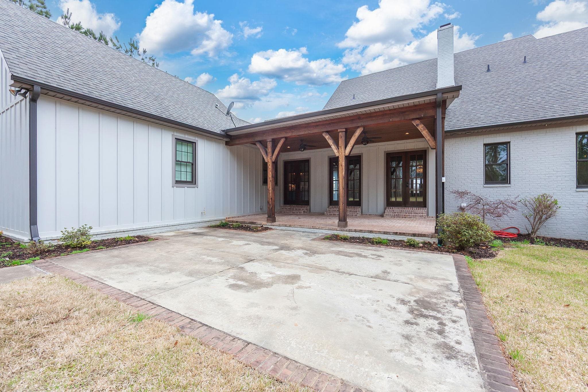 348 Countryside Drive Lexington, TN 38351 - Photo 29 of 39 a view of a house with a patio