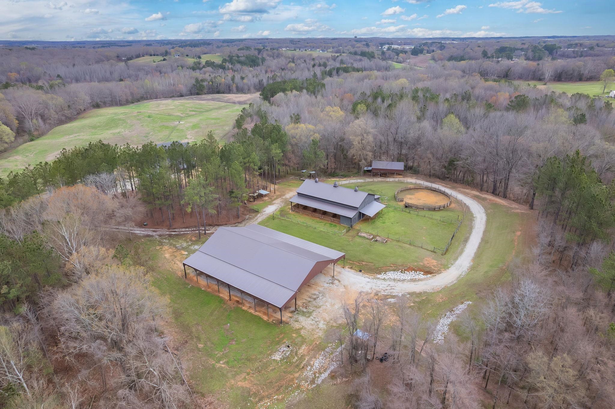 348 Countryside Drive Lexington, TN 38351 - Photo 34 of 39 a view of a swimming pool with a yard