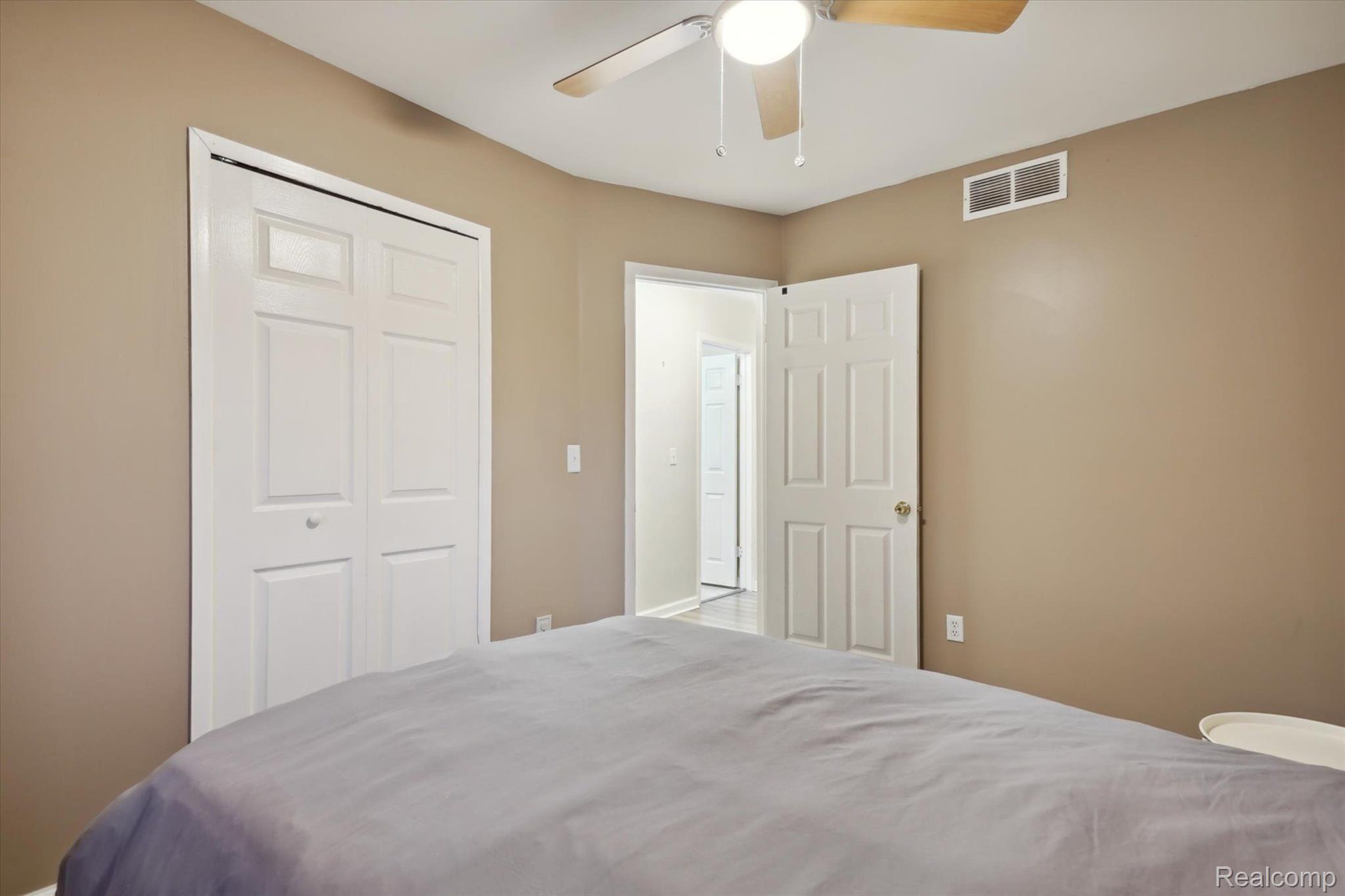 553 Buckingham Road Canton, MI 48188 - Photo 24 of 35