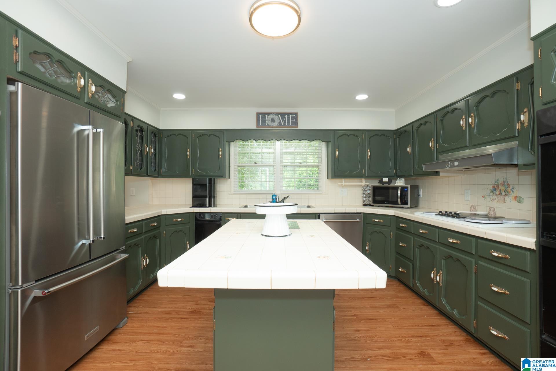 555 Ponderosa Road Hayden, AL 35079 - Photo 11 of 60