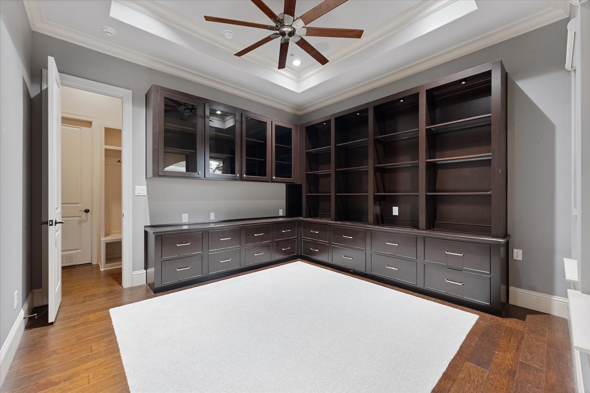 19 Paloma Bend Place Spring, TX 77389 - Photo 17 of 50 Private study with built-ins just off the foyer.