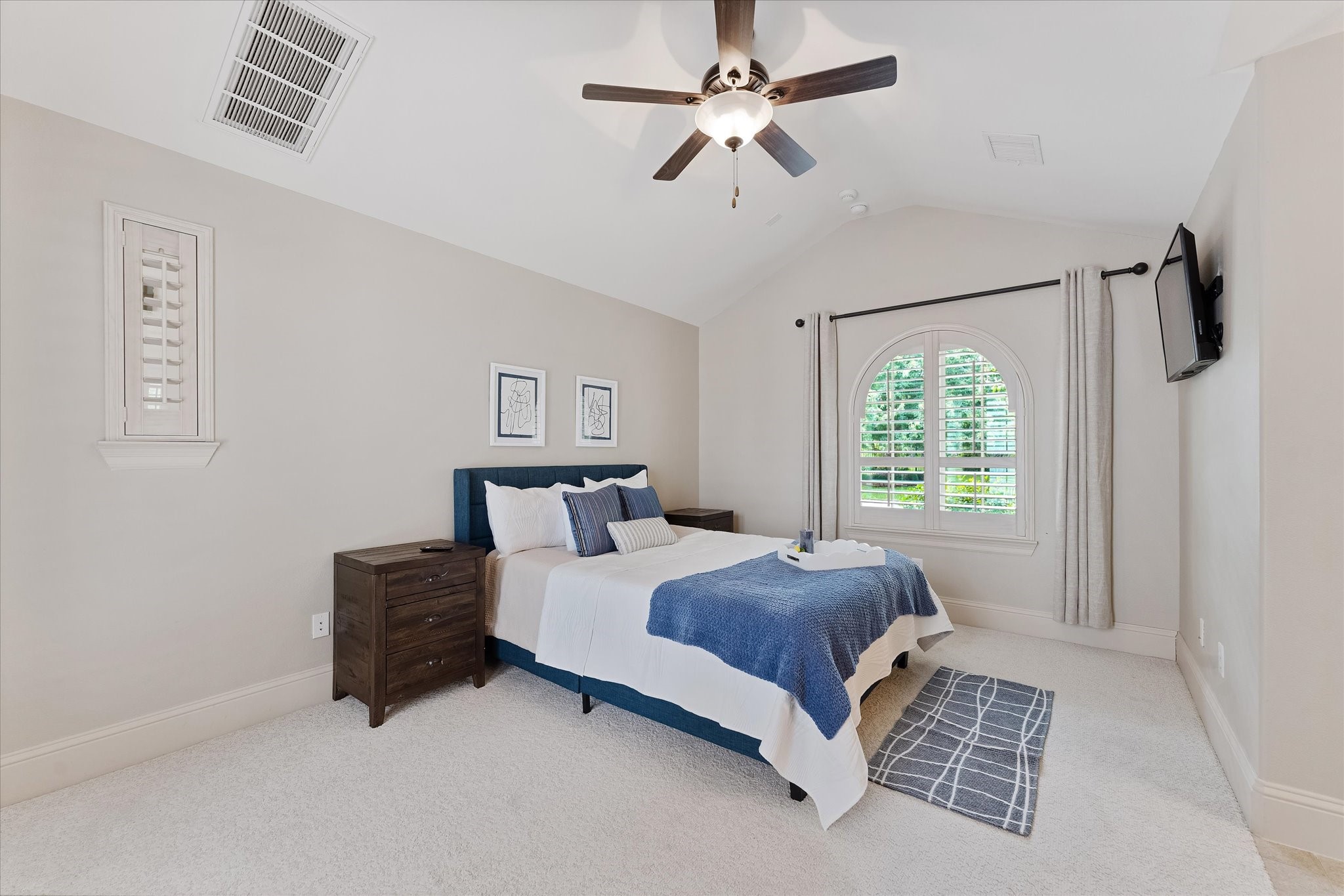 19 Paloma Bend Place Spring, TX 77389 - Photo 45 of 50 Guest suite (Casita) with ensuite just off the private courtyard.