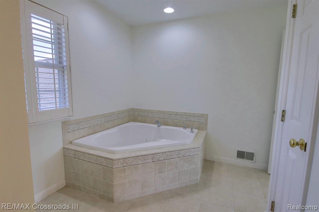 6446 Wilson Road Ann Arbor, MI 48108 - Photo 17 of 27