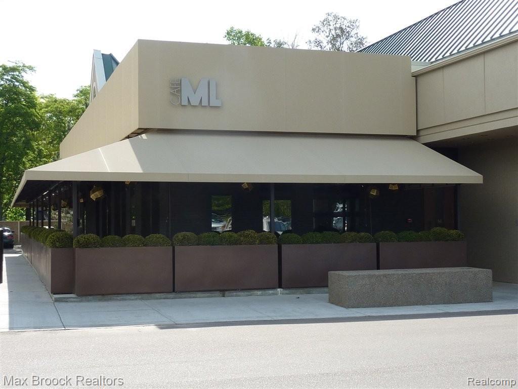 3746 West Maple Road Bloomfield Hills, MI 48301 - Photo 20 of 21 Walk to Dining and Shopping