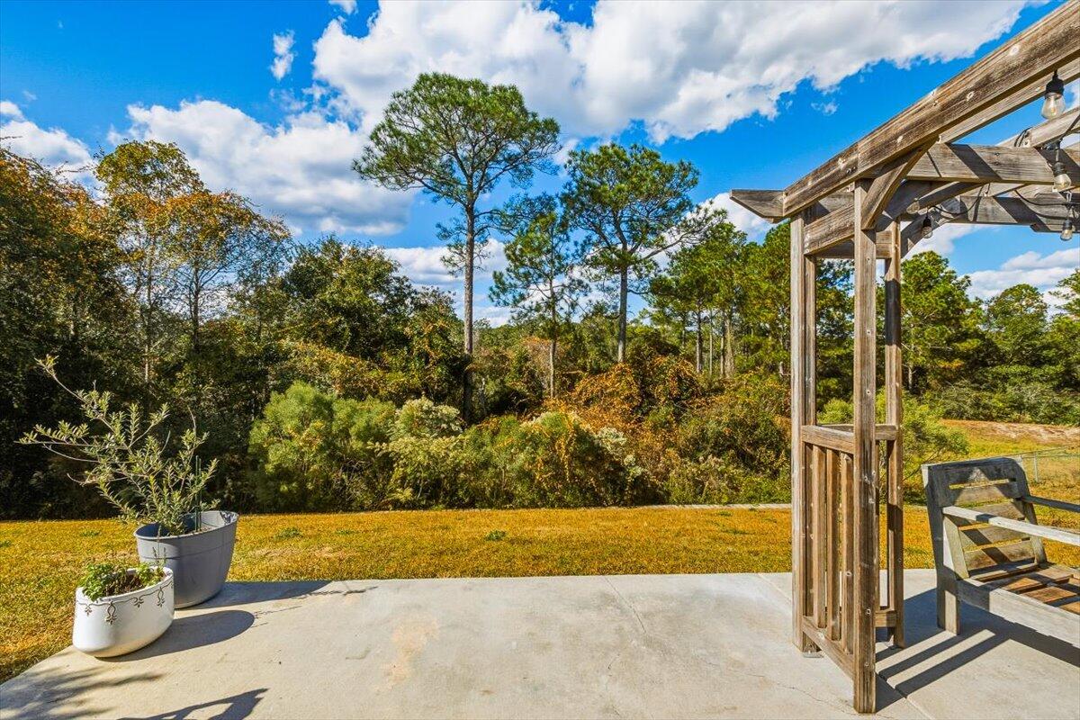 486 Jillian Drive Crestview, FL 32536 - Photo 41 of 44 a view of yard