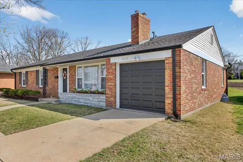 $389,900 | 8628 Mayflower Court, St. Louis, MO 63132