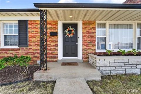 $389,900 | 8628 Mayflower Court, St. Louis, MO 63132