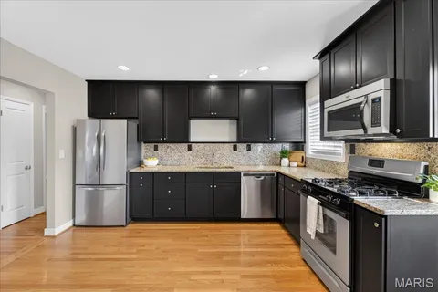 $389,900 | 8628 Mayflower Court, St. Louis, MO 63132