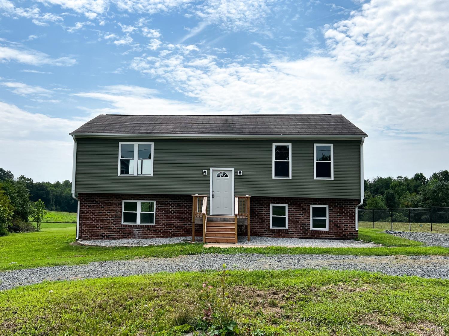17 Phoebe Pond Road Concord, VA 24538 - Photo 1 of 19 a front view of a house with a garden