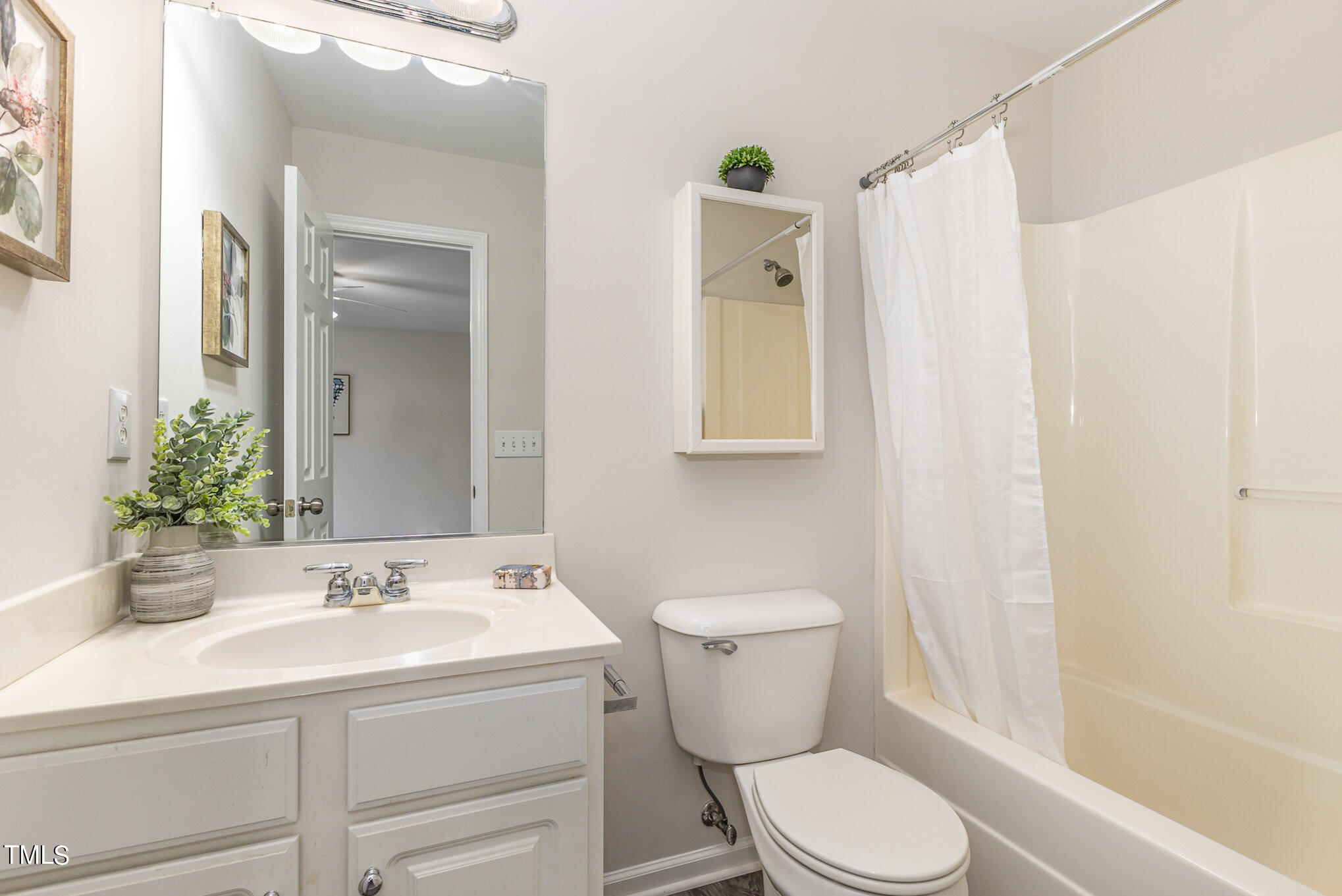 7323 Bonnie Ridge Court Raleigh, NC 27615 - Photo 9 of 12 012_cy1a6491-edit