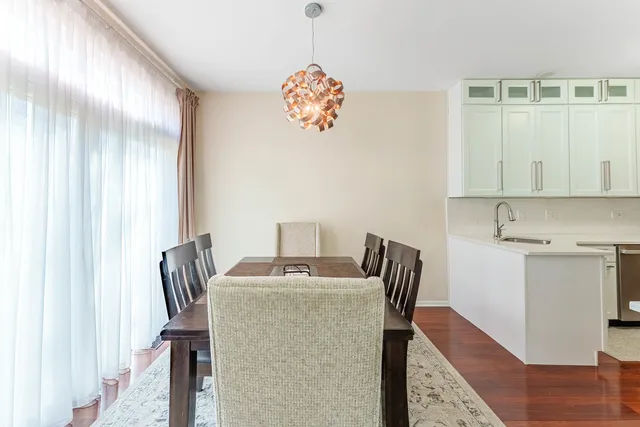 $385,000 | 1748 Windward Avenue, Naperville, IL 60563