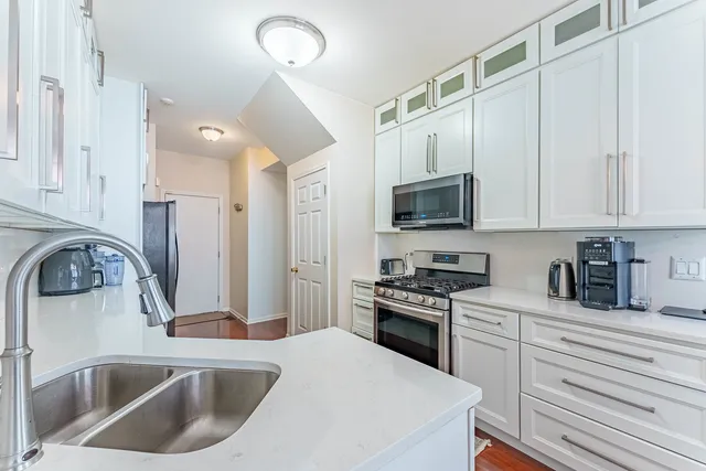 $385,000 | 1748 Windward Avenue, Naperville, IL 60563