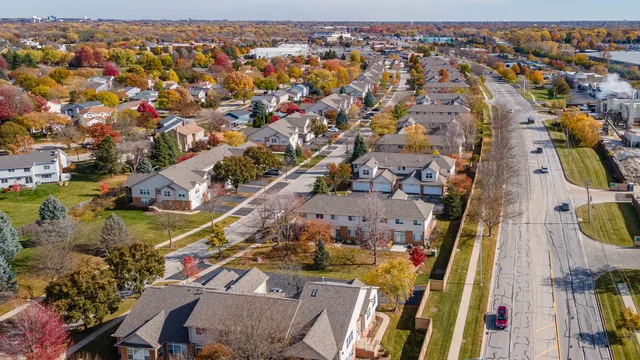 $385,000 | 1748 Windward Avenue, Naperville, IL 60563