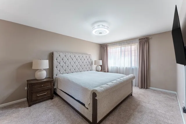 $385,000 | 1748 Windward Avenue, Naperville, IL 60563