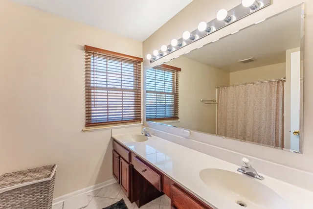 $385,000 | 1748 Windward Avenue, Naperville, IL 60563