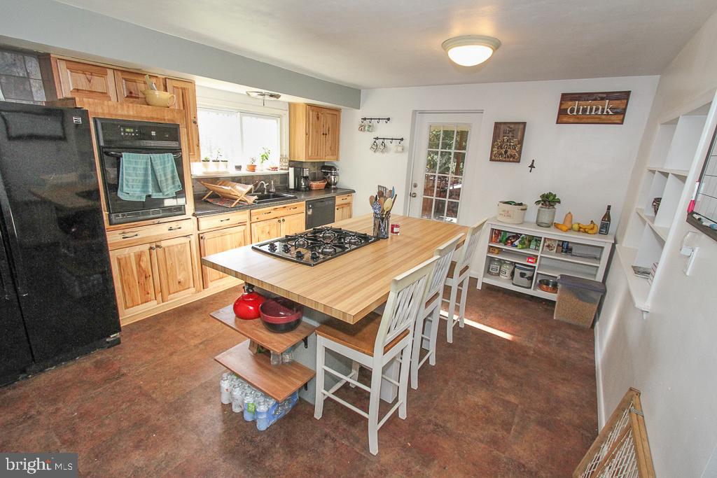 1475 California Road Quakertown, PA 18951 - Photo 5 of 24 KITCHEN