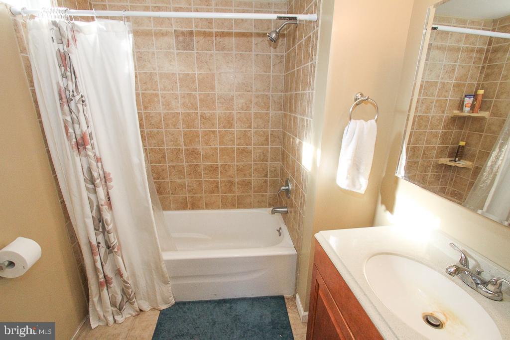 1475 California Road Quakertown, PA 18951 - Photo 10 of 24 1ST FULL BATHROOM