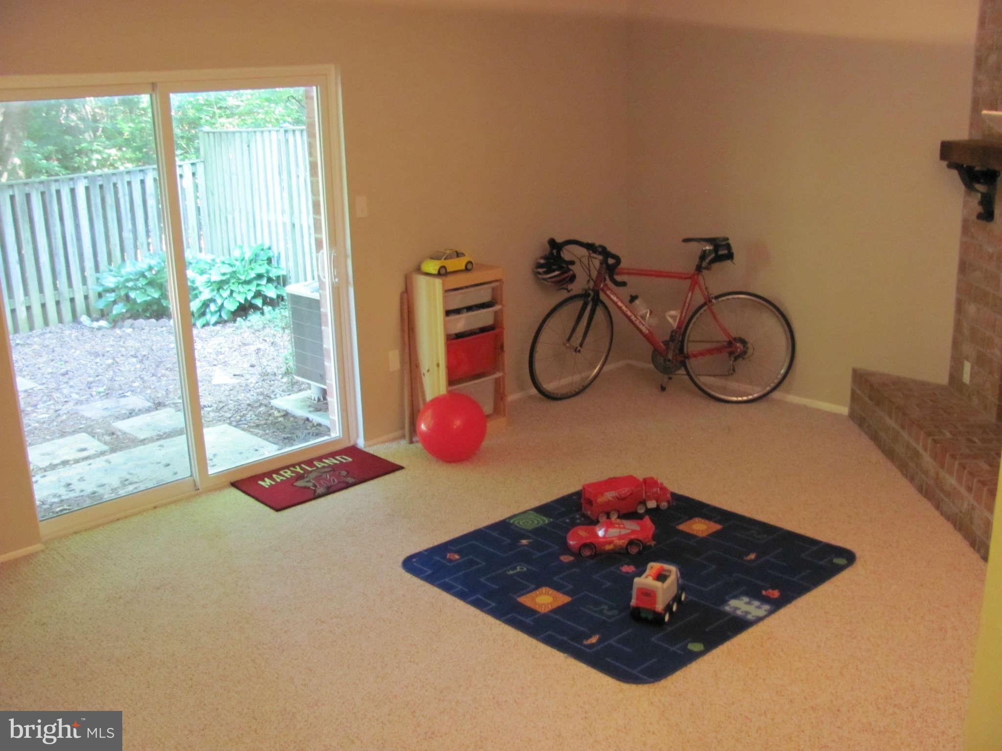9757 Early Spring Way Columbia, MD 21046 - Photo 26 of 30 Family Room