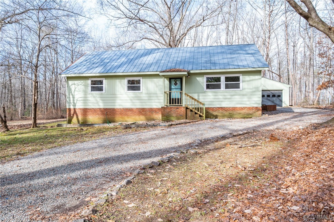 2429 George's Road Powhatan, VA 23139 - Photo 2 of 27 Gallery Image 2