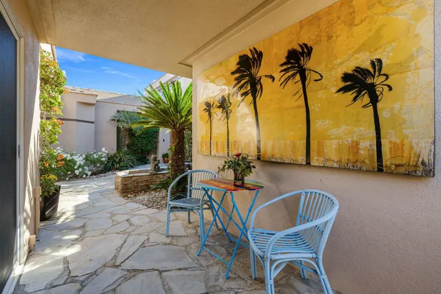 a view of an outdoor space