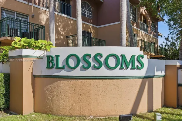 $325,000 | 10026 Hammocks Boulevard, Unit 2076, Miami, FL 33196