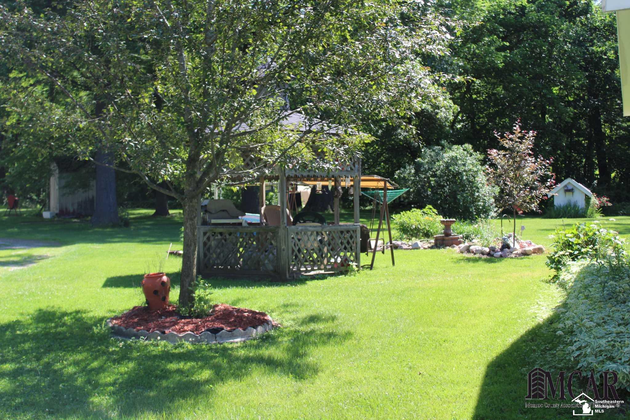 12780 West Dunbar Road Dundee, MI 48131 - Photo 7 of 35 21462748-6.JPG