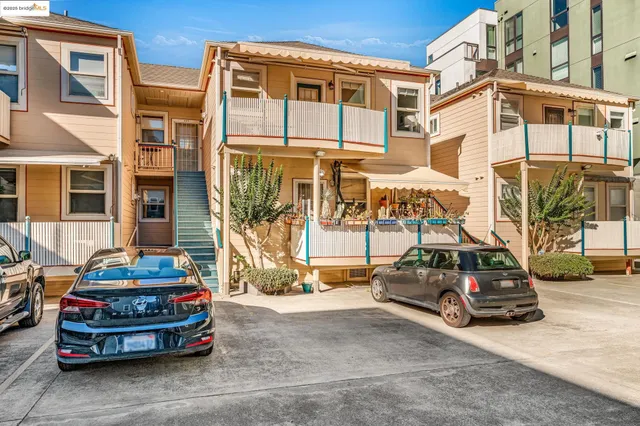 a car parked in front of a building