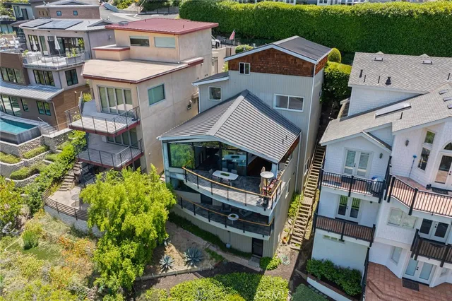 $3,100,000 | 686 Diamond Street, Laguna Beach, CA 92651