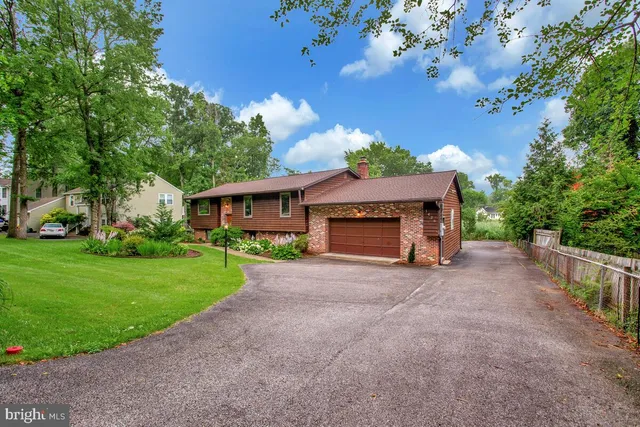 a view of a house with a yard and garage