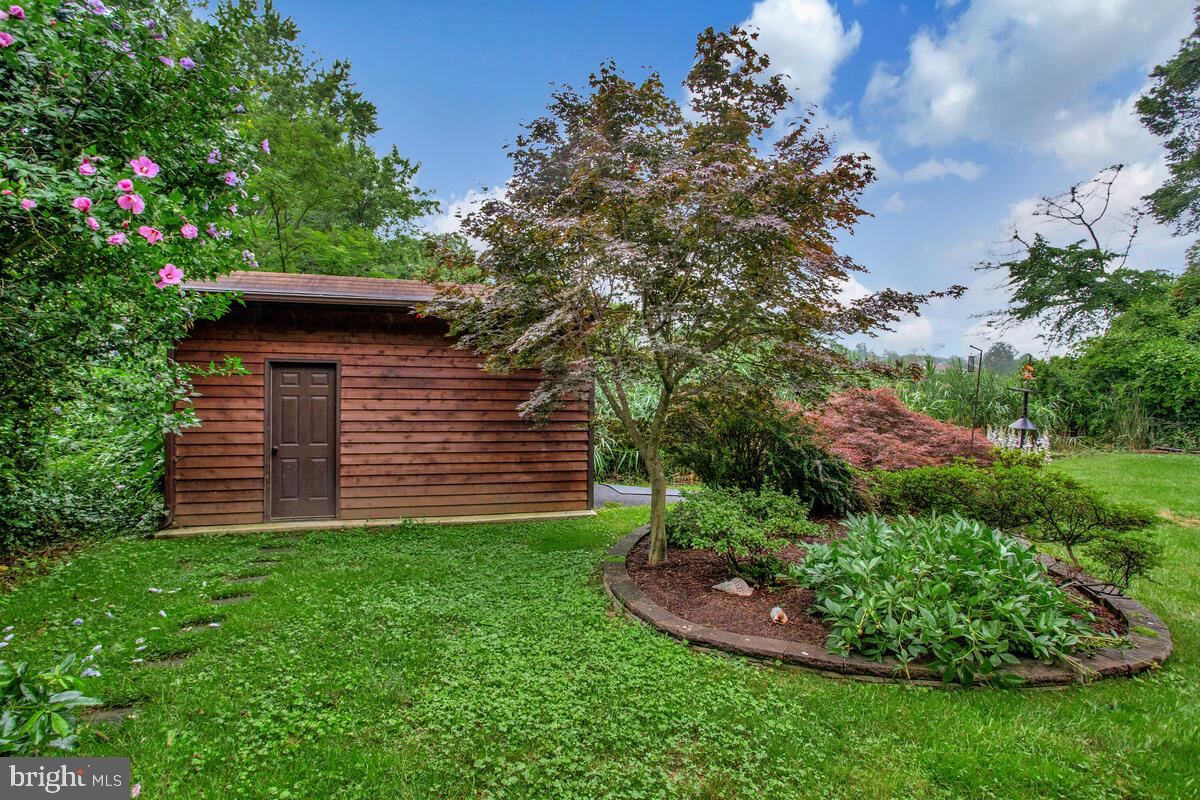 1428 Oak Bluff Road Edgewater, MD 21037 - Photo 39 of 43 a backyard of a house with lots of green space