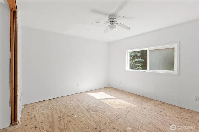 a view of empty room with a fan