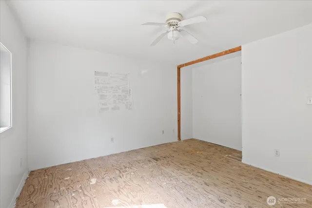 a view of a livingroom with furniture