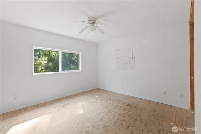 a view of a houses with a yard