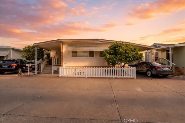 a view of a car park in front of house