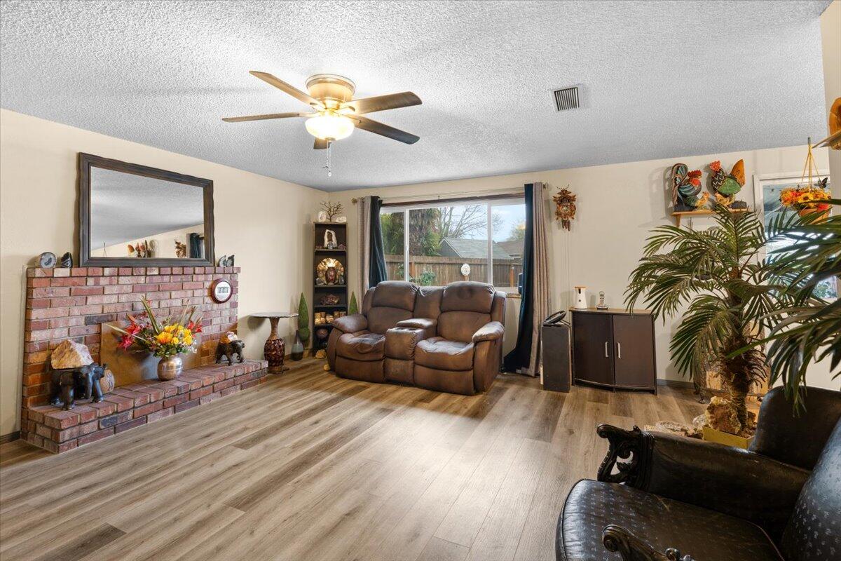 1075 North 5th Street Central Point, OR 97502 - Photo 11 of 24 Gallery Image 11