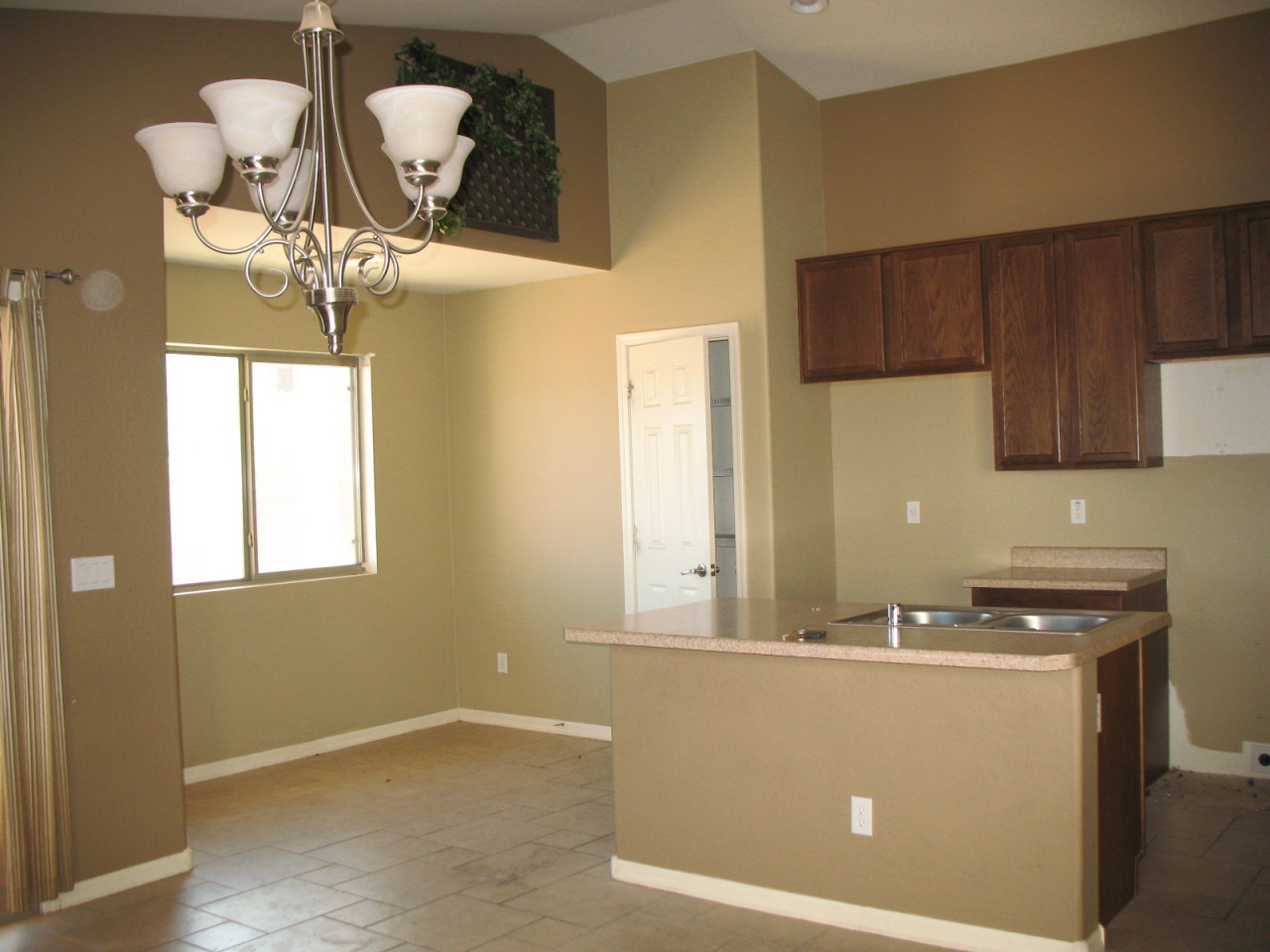 3409 West Fraktur Road Phoenix, AZ 85041 - Photo 2 of 4 kitchen