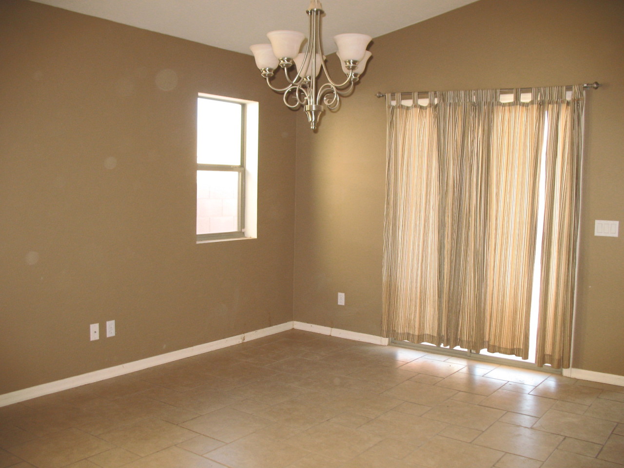 3409 West Fraktur Road Phoenix, AZ 85041 - Photo 3 of 4 family room