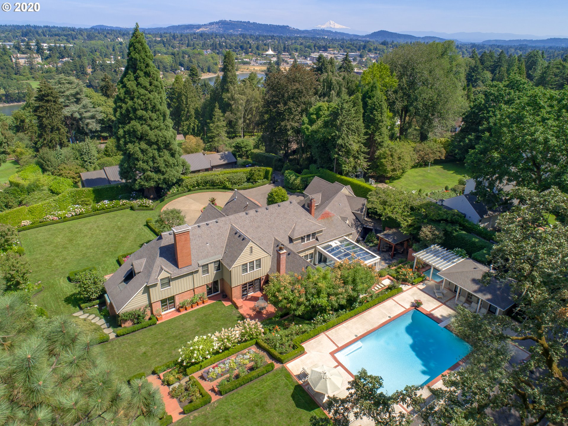2425 South Military Road Portland, OR 97219 - Photo 1 of 32 Gallery Image 1