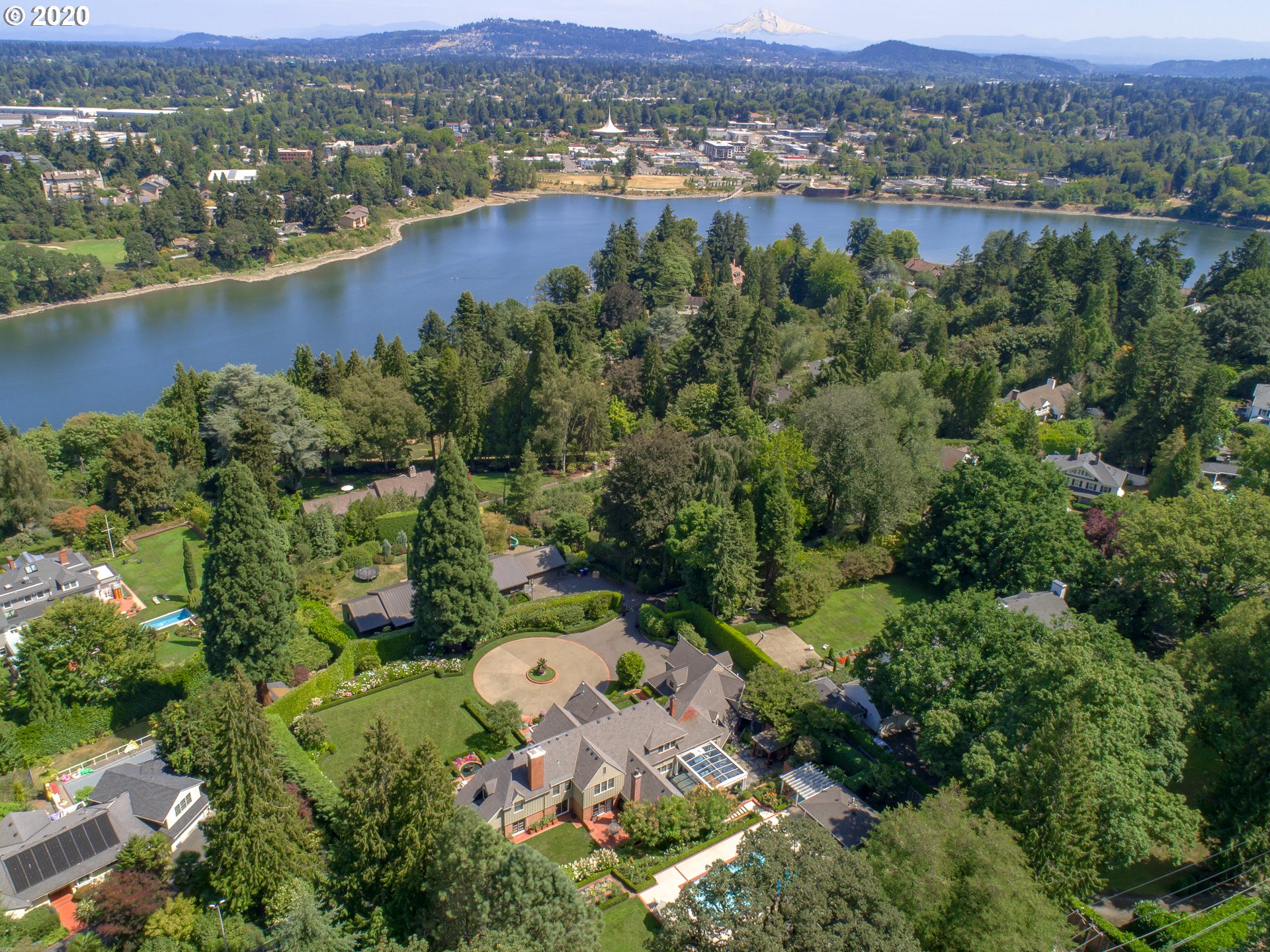 2425 South Military Road Portland, OR 97219 - Photo 29 of 32 Gallery Image 29