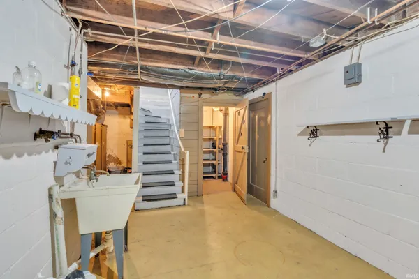 $335,000 | 527 North State Street, Kendallville, IN 46755