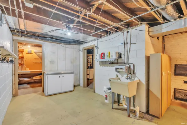 $335,000 | 527 North State Street, Kendallville, IN 46755