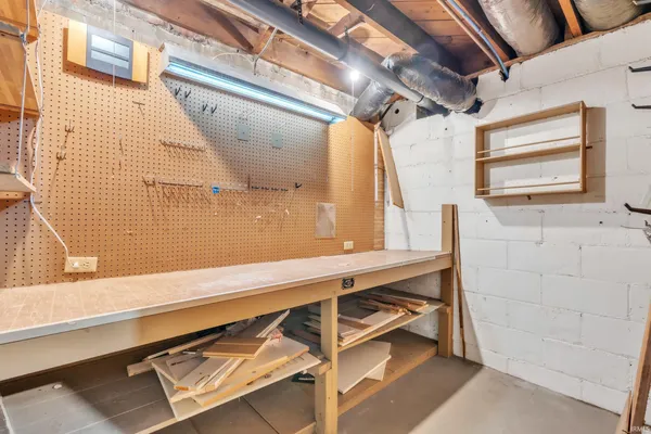 $335,000 | 527 North State Street, Kendallville, IN 46755