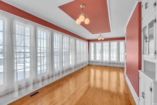 $335,000 | 527 North State Street, Kendallville, IN 46755