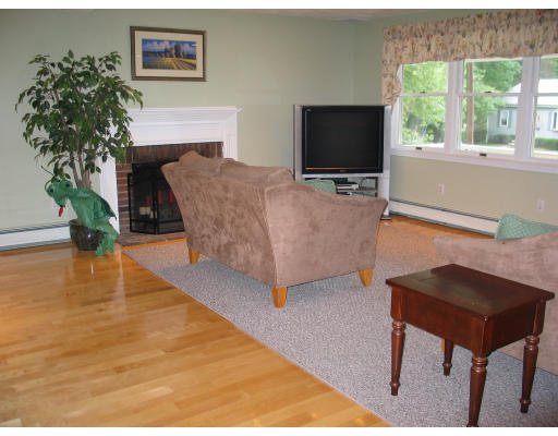 15 Swan Pond Road North Reading, MA 01864 - Photo 5 of 11 Gallery Image 5