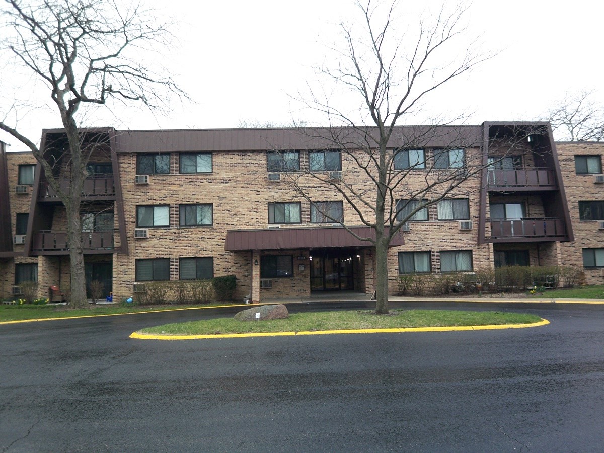 2604 North Windsor Dr Unit 301  