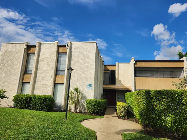 $2,200 | 6557 Burning Wood Drive, Unit 215, Boca Raton, FL 33433