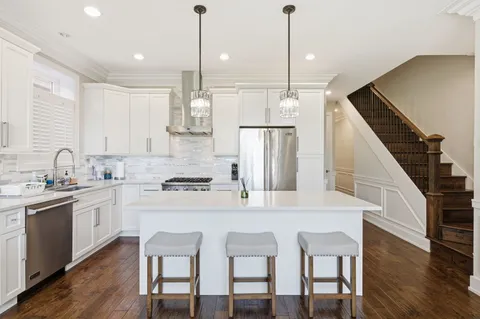 $629,000 | 1418 West Fillmore Street, Unit 3W, Chicago, IL 60607