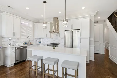 $629,000 | 1418 West Fillmore Street, Unit 3W, Chicago, IL 60607